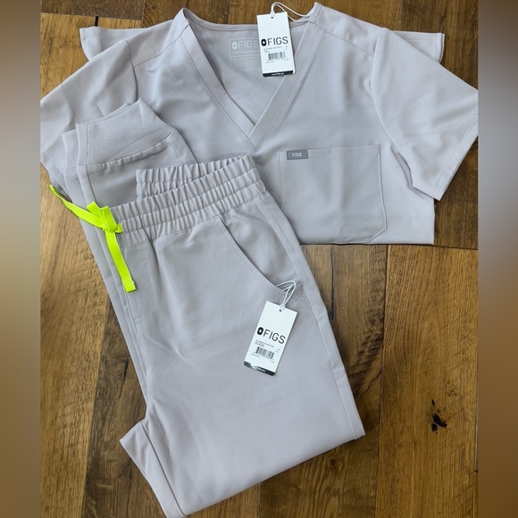 NWT Figs - Picture 1 of 4